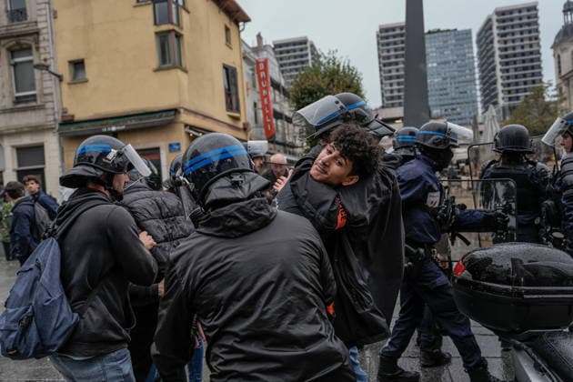 Students clash with police during high-school mobilization in Nancy NANCY, FRANCE - OCTOBER 2: Students gather around several schools and clash with police forces as a nationwide high-school mobilization continues over school conditions and demands for greater education resources in Nancy, France on October 2, 2026. Police deploy security units around several locations as demonstrations and blockades continue. Muhammed Said Tako Anadolu Nancy France. Editorial use only. Please get in touch for any other usage.  Copyright: x2026xAnadoluxMuhammedxSaidxTakox