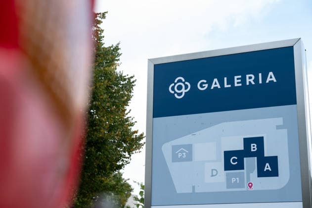 The GALERIA department store chain has filed for bankruptcy for the fourth time; feature, background image, stock photo, construction site barriers, warning lights, at the former Galeria corporate headquarters in Essen, October 2, 2026