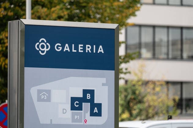 The GALERIA department store chain has filed for bankruptcy for the fourth time; feature, background image, stock photo, construction site barriers, warning lights, at the former Galeria corporate headquarters in Essen, October 2, 2026