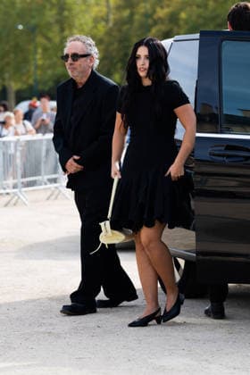 Paris Fashion Week: Celebrity Arrivals at the Loewe Fashion Show Tim Burton and Nell Burton 460139 2026 10 02 Unknown Burton, Tim Burton, Nell  Copyright: xIvankaxVoisinx xStarfacex STAR_460139_046