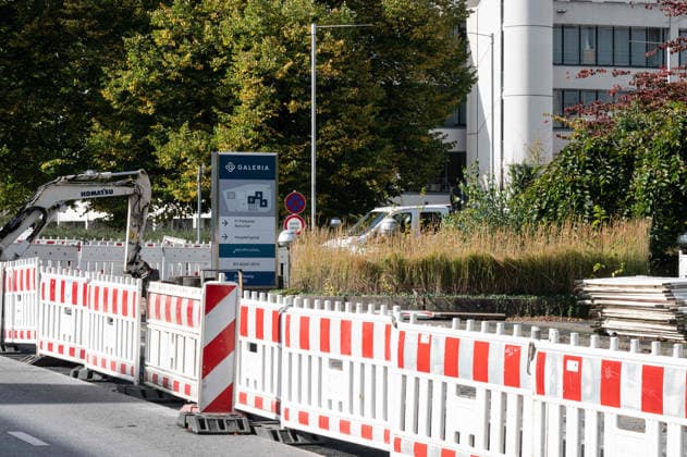 The GALERIA department store chain has filed for bankruptcy for the fourth time; feature, background image, stock photo, construction site barriers, signal lights, at the former Galeria corporate headquarters in Essen, October 2, 2026