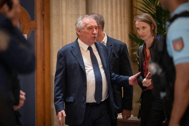 Francois Bayrou Trial Break - Paris AJ French politician Francois Bayrou leaves the courtroom in a break during a hearing of the appeal trial over the alleged misuse of European Parliament funds to pay fictitious parliamentary assistants for the centrist party MoDem, at the Paris courthouse in Paris on October 2, 2026. Former Prime minister F. Bayrou and ten former MoDem executives must answer, starting September 9, 2026, before the Paris appeal court for misappropriation of funds in the case of the MEP assistants, a ten-year-old case in which the former Prime Minister had been acquitted at first instance. Photo by Alexis Jumeau ABACAPRESS.COM Paris France  Copyright: xJumeauxAlexis ABACAx