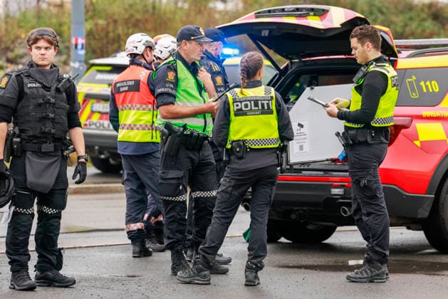 Explosion in Okern, Oslo, Oslo, October 2, 2026: Police are evacuating an area and establishing a security perimeter around the building following a possible explosion in Okern, Oslo. Photo by Jonas Been Henriksen, NTB, Oslo, Norway, BUBiRfqw3p8. EDITORIAL USE ONLY Ref BNCBUBiRfqw3p8 jpg  Copyright: xJonasxBeenxHenriksenx xNTBx