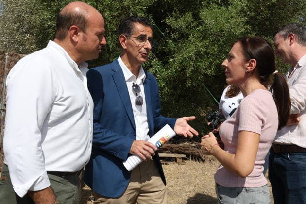 Andalusia Receives 15 Northern Bald Ibis from Germany The Regional Minister of Sustainability and the Environment for the Regional Government of Andalusia, Fina Martínez, attended the ceremony in Barbate, Cádiz, to welcome 15 northern bald ibises (Geronticus eremita) from Germany. October 2, 2026, in Barbate, Cádiz, Andalusia, Spain. OCTOBER 2, 2026, Barbate, Cádiz, Andalusia, Spain Barbate, Cádiz, Andalusia, Spain Spain Copyright: xNachoxFradex 7815316