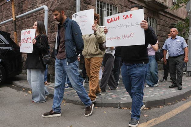 ARMENIA, YEREVAN - OCTOBER 2, 2026: People protest near the building of the Armenian National Security Service. On October 1, an Azerbaijanian soldier shot at and wounded a woman in a leg in Syunik Province. Alexander Patrin TASS  98667957