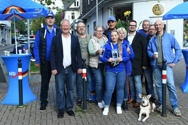 AfD Oberhausen information booth on October 2, 2026, at the Osterfelder Markt in Oberhausen. Members of the Oberhausen district association are manning the booth. Also present is AfD state legislative candidate Kevin Burmeister. xRx