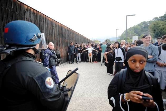 Blockade at Goscinny High School in Drap 06 PHOTOPQR NICE MATIN Dylan Meiffret Drap October 2, 2026 Blockade at Goscinny High School in Drap, France Fires have broken out at several schools in France, as students protest by blockading educational institutions nationwide over school funding and learning conditions Drap, France  Copyright: xPHOTOPQR NICExMATIN MAXPPPxDylanxMeiffretx 20261002NIM1396 20261002NIM1443