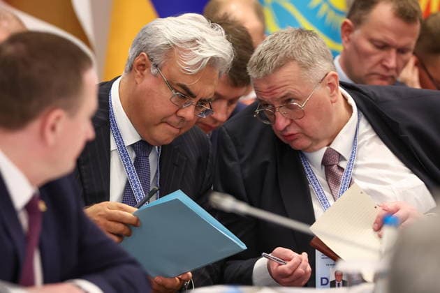 BELARUS, MINSK - OCTOBER 2, 2026: Elmur Tagirov, Deputy Chief of the Government Staff, and Alexei Overchuk (L-R middle), Russia s Deputy Prime Minister, attend an expanded meeting of the Eurasian Intergovernmental Council Minsk Belarus  - ZUMAt113 20261002_zaa_t113_262 Copyright: xDmitryxAstakhovx