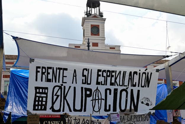 October 2, 2026, Madrid, Madrid, SPAIN: People continue to occupy Madrid s Puerta del Sol on the sixth consecutive day of an open-ended protest camp demanding access to affordable housing and denouncing the difficulties faced by residents in the current housing crisis. Protesters remain in the square, where the camp has become a visible symbol of the housing movement in the Spanish capital. Madrid SPAIN  - ZUMAz108 20261002_znp_z108_046 Copyright: xRichardxZubelzux
