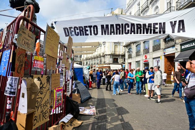 October 2, 2026, Madrid, Madrid, SPAIN: People continue to occupy Madrid s Puerta del Sol on the sixth consecutive day of an open-ended protest camp demanding access to affordable housing and denouncing the difficulties faced by residents in the current housing crisis. Protesters remain in the square, where the camp has become a visible symbol of the housing movement in the Spanish capital. Madrid SPAIN  - ZUMAz108 20261002_znp_z108_047 Copyright: xRichardxZubelzux