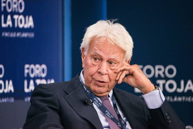 Second Day of the La Toja Vínculo Atlántico Forum Former Prime Minister Felipe González during the La Toja Vínculo Atlántico Forum on October 2, 2026, in O Grove, Pontevedra, Galicia, Spain. The La Toja Vínculo Atlántico Forum is a renowned annual forum for debate and reflection focused on the defense of liberal democracy, the Atlantic partnership, and international cooperation. Founded in 2019 on the initiative of Josep Piqué, Amancio López Seijas, and the Hotusa Group, it brings together prominent political and business leaders, academics, and representatives of civil society on the island of La Toja. OCTOBER 2, 2026 Elena Ferná O Grove, Pontevedra, Galicia O Grove, Pontevedra, Galicia, Spain Copyright: xElenaxFernandezx 7815481
