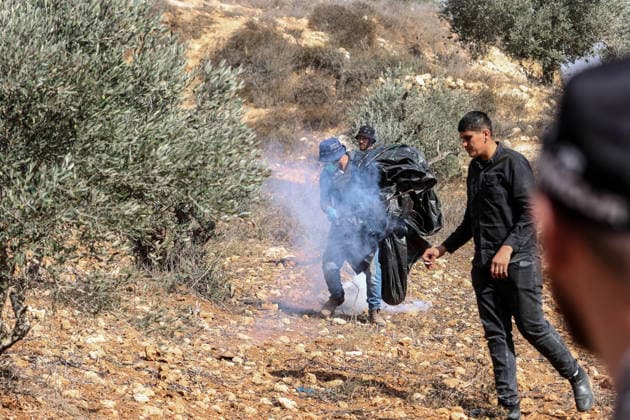 Israeli settlers intervene against Palestinians olive-picking event in Nablus town NABLUS, WEST BANK, PALESTINE - OCTOBER 02: Israeli settlers, under the protection of Israeli forces, intervene against an olive-picking event organized by Palestinians and a group of activists in the town of Beita, in Nablus, West Bank, Palestine on October 02, 2026. Issam Rimawi Anadolu Nablus West Bank. Editorial use only. Please get in touch for any other usage.  Copyright: x2026xAnadoluxIssamxRimawix