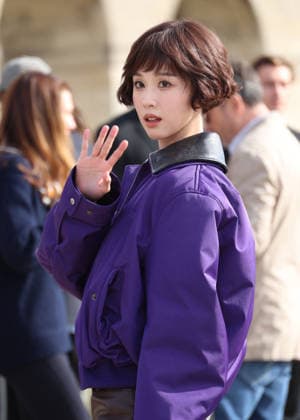 Entertainment Bilder des Tages Chen Duling arrives at the Loewe Women s Ready-to-Wear Spring Summer 2027 show during Paris Fashion Week (PFW) on the Esplanade Saint-Louis in Paris, France, on October 2, 2026. Denis Guignebourg, Bestimage. Arrivals at the Loewe Women’s Ready-to-Wear Spring Summer 2027 show as part of Paris Fashion Week on October 2, 2026, in Paris, France. Paris, France  Copyright: xDenisxGuignebourgx xBestimagexDenisxGuignebourgx xBestimagex