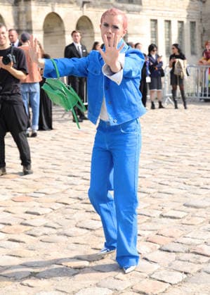 Cole Escola arrives at the Loewe Women s Ready-to-Wear Spring Summer 2027 show during Paris Fashion Week (PFW) on the Esplanade Saint-Louis in Paris, France, on October 2, 2026. Denis Guignebourg, Bestimage. Arrivals at the Loewe Women’s Ready-to-Wear Spring Summer 2027 show as part of Paris Fashion Week on October 2, 2026, in Paris, France. Paris, France  Copyright: xDenisxGuignebourgx xBestimagexDenisxGuignebourgx xBestimagex