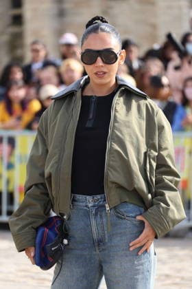 Guests arriving at the Loewe Women’s Ready-to-Wear Spring Summer 2027 show during Paris Fashion Week (PFW) on the Esplanade Saint-Louis in Paris, France, on October 2, 2026. Denis Guignebourg, Bestimage. Arrivals at the Loewe Women’s Ready-to-Wear Spring Summer 2027 show as part of Paris Fashion Week on October 2, 2026, in Paris, France. Paris, France  Copyright: xDenisxGuignebourgx xBestimagexDenisxGuignebourgx xBestimagex