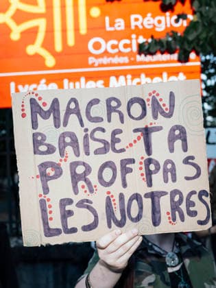 High School Student Protests Spread Across France - Montauban A placard – Macron, sleep with your teacher, not your marks – in front of a sign reading, The Occitanie region. Roadblock and placards outside Michelet Sixth Form College. Blockades at the Bourdelle and Michelet secondary schools in Montauban. The students protest continues this Friday, 2 October, in Occitanie and across all regions of France. In Montauban, police are securing the Antoine Bourdelle secondary school, where several rubbish bins have been set alight. France, Montauban, 2 October 2026. Photo by Patricia Huchot-Boissier ABACAPRESS.COM Montauban OCCITANIE France  Copyright: xHuchot-BoissierxPatricia ABACAx