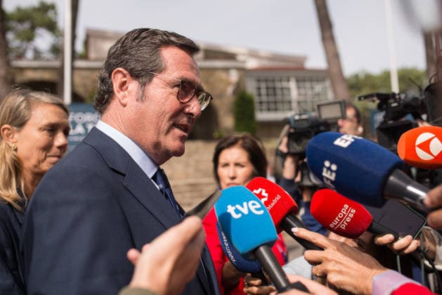 Second Day of the La Toja Vínculo Atlántico Forum: CEOE President Antonio Garamendi speaks to the media during the La Toja Vínculo Atlántico Forum on October 2, 2026, in O Grove, Pontevedra, Galicia, Spain. The La Toja Vínculo Atlántico Forum is a renowned annual forum for debate and reflection focused on the defense of liberal democracy, the Atlantic partnership, and international cooperation. Founded in 2019 on the initiative of Josep Piqué, Amancio López Seijas, and the Hotusa Group, it brings together prominent political and business leaders, academics, and representatives of civil society on the island of La Toja. OCTOBER 2, 2026 Elena Ferná O Grove, Pontevedra, Galicia O Grove, Pontevedra, Galicia, Spain Copyright: xElenaxFernandezx 7815561