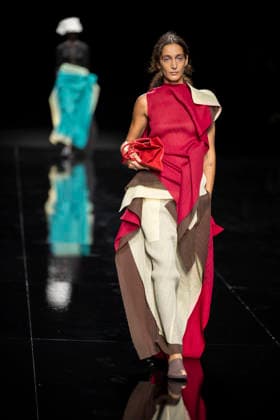 PFW - Issey Miyake Runway Models walks during Issey Miyake Women s Spring Summer 2027 collection fashion show as part of the Paris Fashion Week, in Paris on October 2, 2026. Photo by Eliot Blondet ABACAPRESS.COM Paris France France  Copyright: xBlondetxEliot ABACAx