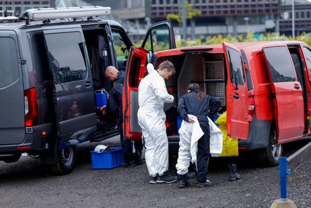Explosion in Okern, Oslo Oslo 20261002 Forensic technicians have arrived. Police are evacuating the area and establishing a security perimeter around the building following a possible explosion in Okern, Oslo. Photo: Hanna Johre, NTB, Oslo, Norway xDuNQMcHhuo EDITORIAL USE ONLY Ref BNCxDuNQMcHhuo jpg  Copyright: xHannaxJohrex xNTBx