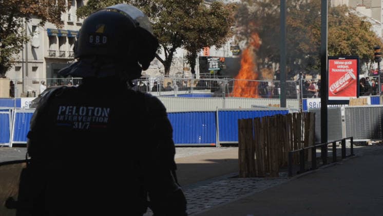 Clashes During Student Protest - Pantin Videograbs - Clashes between students and police during a student protest in Pantin, near Paris, France, on October 2, 2026. Since late September, students have been organizing protests outside their schools to highlight various issues, ranging from class schedules and class sizes to teacher shortages and excessive heat in classrooms during this year’s heat waves. These protests began in Île-de-France, the Paris region, but have now spread to other cities across the country. Photo by CLPRESS ABACAPRESS.COM Pantin France  Copyright: xCLPRESS ABACAx
