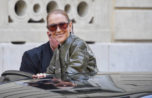 Céline Dion was cheered by her fans as she left the Royal Monceau Hotel, watched by her sons, Nelson and E. Angélil, on October 2, 2026. The star is preparing to head to the La Plénitude Arena in Paris La Défense to continue her concert series. PixPlanete Bestimage Céline Dion is acclaimed by fans as she leaves the Royal Monceau Hotel, with her sons Nelson and E. Angélil, on October 2, 2026. The star is preparing to head to the La Plénitude Arena in Paris La Défense to continue her concert series. Paris, France  Copyright: xPixPlanetex xBestimagexPixPlanetex xBestimagex