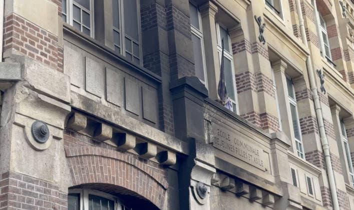 High School Blockades in France - School Buildings Facades Set on Fire Videograbs - Lycee Beaugrenelle (Paris 15) building facade set on fire during clashes between students and police as protesting students carry out blockading actions in Paris,France, on October 2, 2026. Since late September, students have staged protests outside schools over grievances ranging from timetables, class sizes and a shortage of teachers to overheated classrooms during this year s heatwaves. The protests started in the Ile-de-France region around Paris but have now spread to other cities nationwide. Photo by CLPRESS ABACAPRESS.COM France  Copyright: xCLPRESS ABACAx