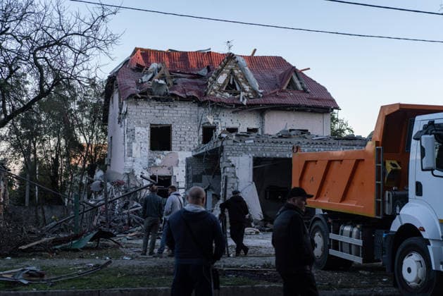Guided bombs strike residential area in Kharkiv KHARKIV, UKRAINE - OCTOBER 2: A residential area is heavily damaged after two guided bombs strike the city of Kharkiv, Ukraine, killing two people and injuring more than 30 others, on October 2, 2026. Damaged houses, vehicles, buildings and debris are seen at the scene following the attack, while more than 20 houses are affected. Carlo Bravo Anadolu Kharkivs ka Oblast Ukraine. Editorial use only. Please get in touch for any other usage.  Copyright: x2026xAnadoluxCarloxBravox