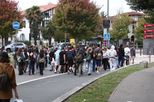 October 2, 2026, Bayonne, Nouvelle Aquitaine, France: High school students walk through the streets of Bayonne, southwestern France, on October 2, 2026, during a protest against overcrowded classes and a lack of resources. Fewer young people took part than on Thursday, October 1, when hundreds of students gathered. The movement, which began in the Paris region a week ago, has spread across France, with hundreds of high schools blocked. Bayonne France - ZUMAb298 20261002_zsp_b298_006 Copyright: xJulesxBuonx