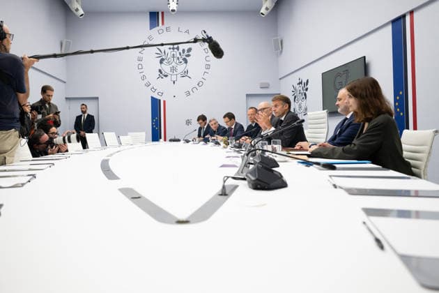 G7 Videoconference at the Elysee Palace - Paris French President Emmanuel Macron speaks alongside Presidential Adviser Emmanuel Bonne and Minister for Economy, Finance and Industry Roland Lescure following a videoconference with G7 leaders at the Élysée Palace in Paris, France, on October 2, 2026. G7 leaders held talks to coordinate action on rising fuel prices, as Washington increased pressure on European countries to release strategic oil reserves or face a potential US diesel export ban. Photo by Jeanne Accorsini Pool ABACAPRESS.COM Paris France  Copyright: xAccorsinixJeanne Pool ABACAx