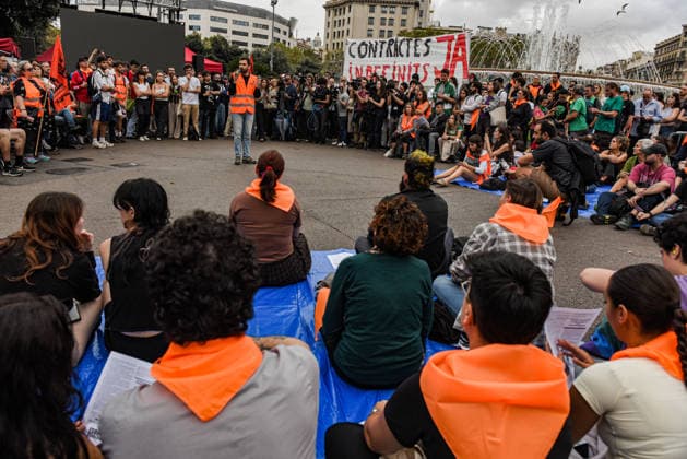 Tenants Union Assembly in Barcelona to Call for a General Strike Enric Aragonès, spokesperson for the Tenants Union, speaks during a Tenants Union assembly to call for a general strike on October 2, 2026, in Barcelona, Catalonia, Spain. The announcement comes after Congress rejected the two housing decrees. OCTOBER 2, 2026 TENANTS’ STRIKE RENT RENTAL TENANTS UNION HOUSING CATALONIA SPOKESPERSON ASSEMBLYOPEN ASSEMBLY Barcelona Catalonia Barcelona Catalonia Spain  Copyright: xAlbertoxParedesx 7816216