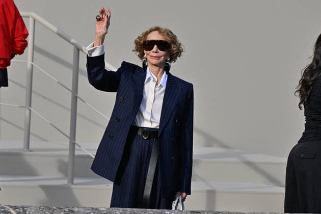 PFW Givenchy Outside Arrivals Marisa Berenson arriving at the Givenchy show during Paris Fashion Week, in Paris, France on 2 October 2026. Photo by Julien Reynaud APS-Medias ABACAPRESS.COM Paris France  Copyright: xReynaudxJulien APS-Medias ABACAx