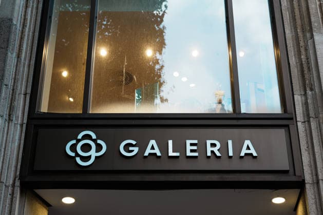 Galeria Karstadt Kaufhof sign and logo, entrance to a store in Hamburg, Germany, customers, shopping street, department store, bankruptcy, going out of business, shopping, pedestrian zone, strolling Copyright: xThiemoxRudolphx