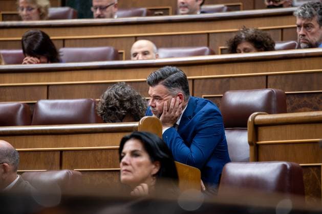 October 2, 2026, Madrid, Spain: Gabriel RufioÂ¡n, spokesperson for the Republican Left of Catalonia (ERC) in Congress, attends the extraordinary plenary session where Congress has repealed two royal decree-laws regarding housing. Madrid Spain  - ZUMAs197 20261002_aaa_s197_182 Copyright: xDavidxCanalesx