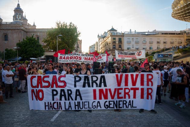 The Seville Tenants’ Union is organizing a demonstration for the right to housing. Images from the demonstration through the streets of Seville for the right to housing. October 2, 2026, in Seville, Andalusia, Spain The Seville Tenants’ Union is organizing a demonstration under the slogan Seville for the Right to Housing to demand measures against evictions, exorbitant rents, and real estate speculation October 2, 2026 Francisco J Seville, Andalusia Seville, Andalusia, Spain Copyright: xFranciscoxJ.xOlmox 7816422