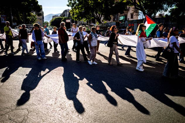 Shroud of Living Memory™, Demonstration for child deaths in Gaza PALERMO, ITALY - OCTOBER 2: The ˜Sudario della Memoria Viva™ (Shroud of Living Memory), a cloth approximately 70 metres long bearing the names of 18,500 Palestinian children killed in Gaza, is carried by demonstrators during a rally in support of Gaza on 2 October 2026 in Palermo, Italy. Palermo Sicily Italy Copyright: xStefanoxMontesix