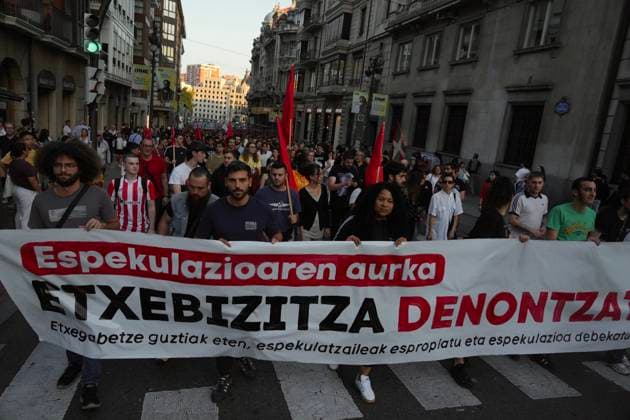 Joint demonstration in Bilbao organized by the housing unions of the Basque Country against speculation and profiteering. Hundreds of people took part in a joint demonstration organized by the housing unions of the Basque Country against speculation and profiteering, on October 2, 2026, in Bilbao, Biscay, Basque Country, Spain. The protest’s slogan is Against Speculation and for Guaranteed Housing, with the organizers calling for a structural transformation of housing policies. OCTOBER 2, 2026 HOUSING UNIONS SPECULATION RALLY PROTEST BASQUE COUNTRY BILBAO H Bilbao, Biscay, Basque Country Bilbao, Biscay, Basque Country, Spain Copyright: xH.Bilbaox 7816490