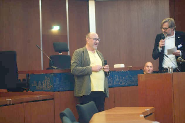 Flensburg, Schleswig-Holstein: Long Night of Democracy at Flensburg City Hall. Here, photographer and author Sieg