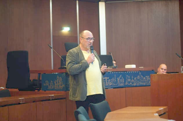 Flensburg, Schleswig-Holstein: Long Night of Democracy at Flensburg City Hall. Here, photographer and author Siegfried Witt