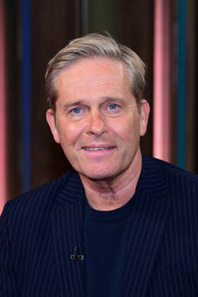 Hinnerk Baumgarten, the host of the show *Das Rote Sofa* on NDR on October 2, 2026, in Hamburg Hinnerk Baumgarten during the *Das Rote Sofa* TV show at the NDR Studios on October 2, 2026 in Hamburg, Germany; Andrea Wulf as a guest on Das Rote Sofa on NDR in Hamburg