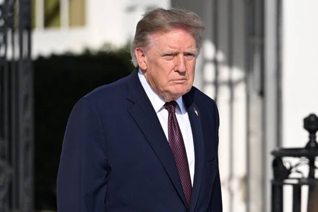 October 2, 2026, Washington, Dc, USA: U.S. President Donald Trump talks to the media before boarding Marine One on the South Lawn of the White House in Washington, DC, United States, on October 2, 2026. Washington USA - ZUMAs197 20261002_aaa_s197_287 Copyright: xKylexMazzax