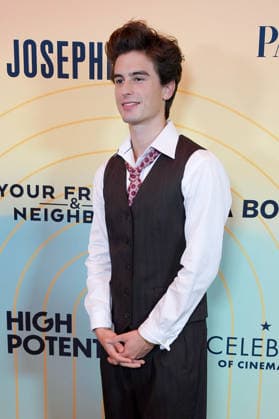 The actor Peter Dager, honored with the Rising Star Award for his role in the series Stick, poses prior to the Celebration of Cinema & Television gala in Beverly Hills, California, United States, 02 October 2026. The Critics Choice Association (CCA) celebrates the sixth edition of its Celebration of Cinema & Television gala, which will recognize the work of figures from the Latino and Hispanic community in the entertainment industry. Sixth edition of Celebration of Cinema & Television brings together Latino talent !ACHTUNG: NUR REDAKTIONELLE NUTZUNG!  Copyright: xÓmarxAlonsox AME2188 20261002-55021573006_1