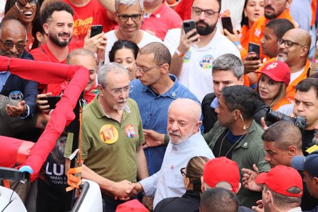Lula in Rio de Janeiro. Rio de Janeiro, RJ, October 2, 2026 - Politics-RJ - Luiz Inacio Lula da Silva (PT SP), President of the Republic and candidate for re-election, during a campaign walk with candidates and supporters of the PT between Candelaria and Cinelandia, in downtown Rio de Janeiro, this Friday, October 2.(Foto: Charles Sholl Brazil Photo Press Brazil Photo Press) INTERNATIONAL Rio de Janeiro center Rio de Janeiro Brasil Copyright: xCharlesxShollx