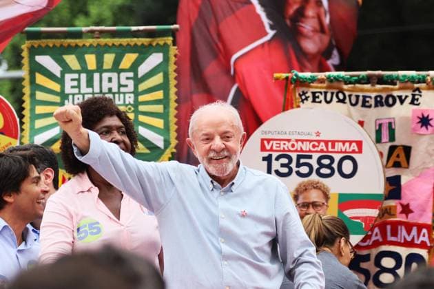 News Bilder des Tages #2 Lula in Rio de Janeiro. Rio de Janeiro, RJ, October 2, 2026 - Politics-RJ - Luiz Inacio Lula da Silva (PT SP), President of the Republic and candidate for re-election, during a campaign walk with candidates and supporters of the PT between Candelaria and Cinelandia, in downtown Rio de Janeiro, this Friday, October 2.(Foto: Charles Sholl Brazil Photo Press Brazil Photo Press) INTERNATIONAL Rio de Janeiro center Rio de Janeiro Brasil Copyright: xCharlesxShollx
