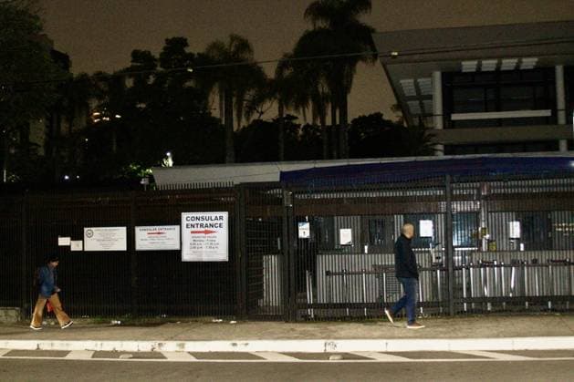 RECORD DATE NOT STATED United States closes diplomatic posts in Brazil. (NEW) United States closes diplomatic posts in Brazil. October 2, 2026, Sao Paulo, Brazil: The United States suspended in-person services at its diplomatic facilities in Brazil including the Embassy and consulates starting this Friday (October 2). The measure was announced on Thursday (October 1) and attributed to security concerns amid coming presidential elections on October 4, 2026. Two police cars with four policemen are seen providing security protection at the shut down US Consulate section on Rua Henri Durant in Sao Paulo. Credit: Niyi Fote Thenews2(Foto: Niyi Fote Thenews2 imago images) United States closes diplomatic posts in Brazil.  Copyright: xNiyixFotex