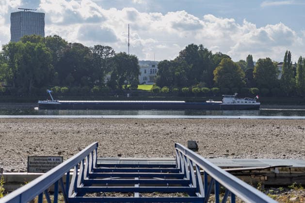 Low Water on the Rhine in Bonn: View from the Beuel Bank, October 2, 2026. View from the Beuel bank of the Rhine toward the riverbed in Bonn, which is largely exposed due to the ongoing low water levels. Navigation is restricted; the water level at Bonn is 64 cm, just sl Copyright: xMarcxJohnx