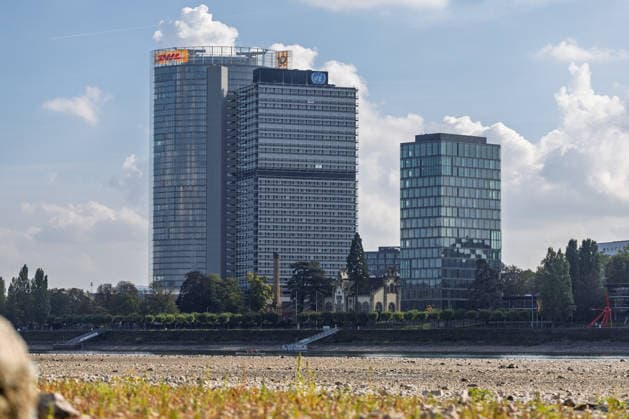 Low Water Levels on the Rhine in Bonn: View from the Beuel Riverbank, October 2, 2026. View from the Beuel riverbank of the Rhine’s riverbed in Bonn, which is largely dry due to the ongoing low water levels. Navigation is restricted; the water level at Bonn is 64 cm, just slightly above the record low of 58 cm Copyright: xMarcxJohnx