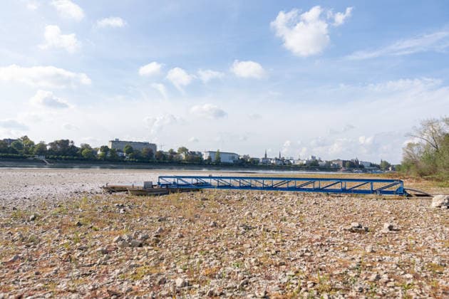 Low Water Levels on the Rhine in Bonn: View from the Beuel Riverbank, October 2, 2026. View from the Beuel riverbank in Bonn of the Rhine riverbed, which is largely exposed due to the ongoing low water levels. Navigation is restricted; the water level at Bonn is 64 cm, just slightly above the record low of 58 cm set on September 29. Expos Copyright: xMarcxJohnx