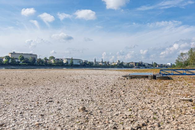 Low Water Levels on the Rhine in Bonn: View from the Beuel Riverbank, October 2, 2026. View from the Beuel riverbank in Bonn of the Rhine riverbed, which is largely exposed due to the ongoing low water levels. Navigation is restricted; the water level at Bonn is 64 cm, just slightly above the record low of 58 cm set on September 29. Expos Copyright: xMarcxJohnx