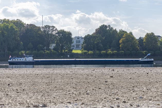 Low Water on the Rhine in Bonn: View from the Beuel Bank, October 2, 2026. View from the Beuel bank of the Rhine toward the riverbed in Bonn, which is largely exposed due to the ongoing low water levels. Navigation is restricted; the water level at Bonn is 64 cm, just sl Copyright: xMarcxJohnx