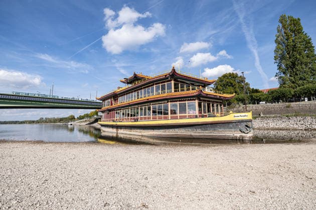 Low Water Levels on the Rhine in Bonn: The China Ship at the Kennedy Bridge, October 2, 2026; View of the Kennedy Bridge in Bonn. Due to the ongoing low water levels, the so-called China Ship —the restaurant ship Ocean Paradise, which has been closed since 2023—is is almost high and dry. Na Copyright: xMarcxJohnx